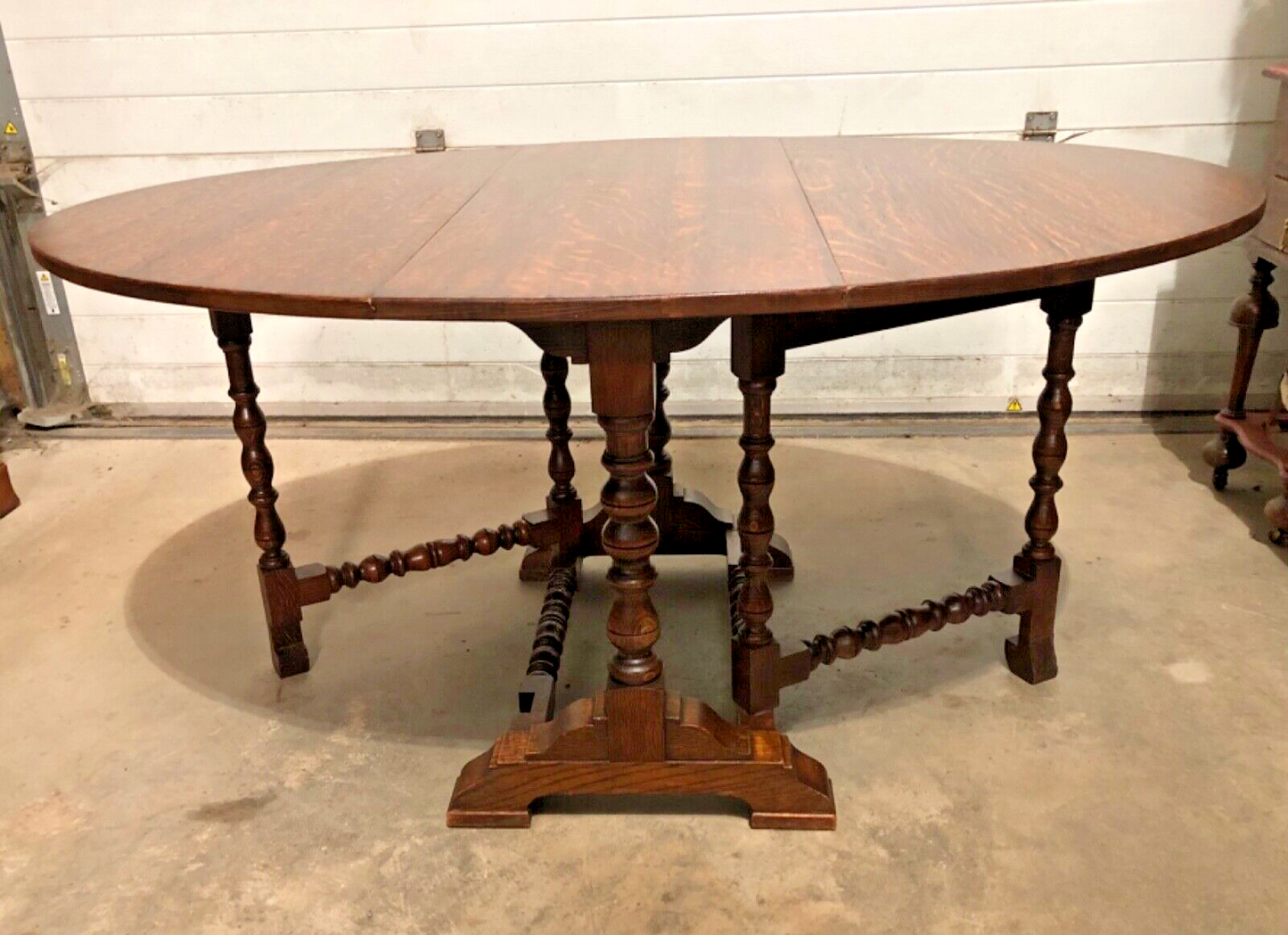 000870.....Handsome Vintage Solid Oak Gateleg / Drop Leaf Dining Table ( sold )
