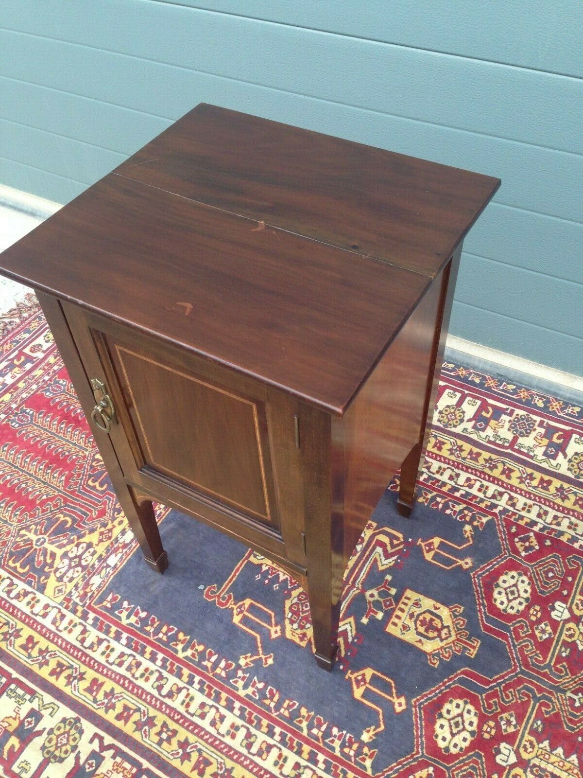 218.....Lovely Edwardian Mahogany Bedside Cupboard / Vintage Bedside Table