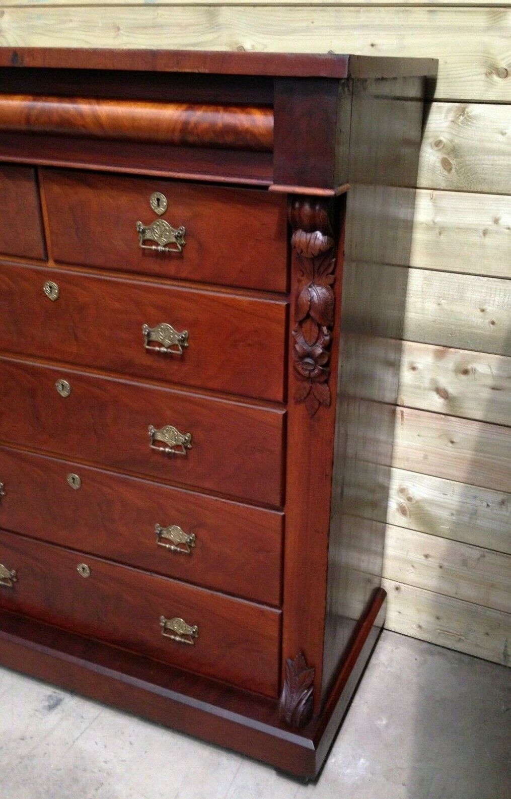 Magnificent Antique Mahogany Chest Of Drawers / Large Chest
