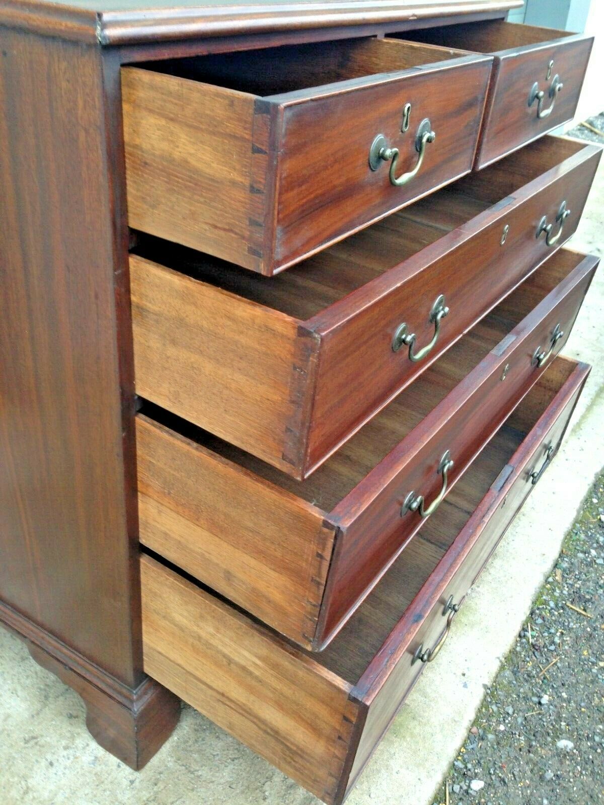 234.....Handsome Early Georgian Mahogany Chest / Antique Chest Of Drawers ( SOLD )