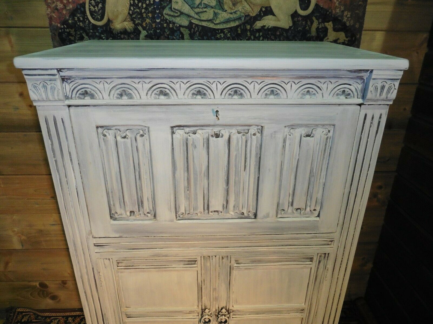 405.....Old Charm Style Drinks Cabinet / Refinished Oak Cocktail Cabinet