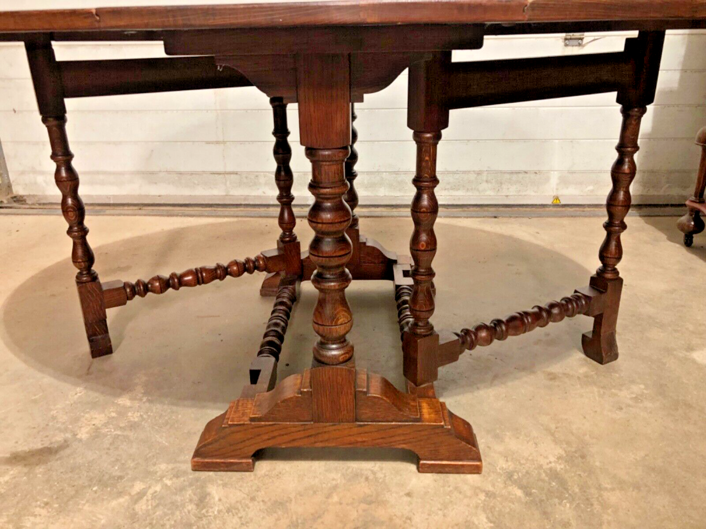 000870.....Handsome Vintage Solid Oak Gateleg / Drop Leaf Dining Table ( sold )
