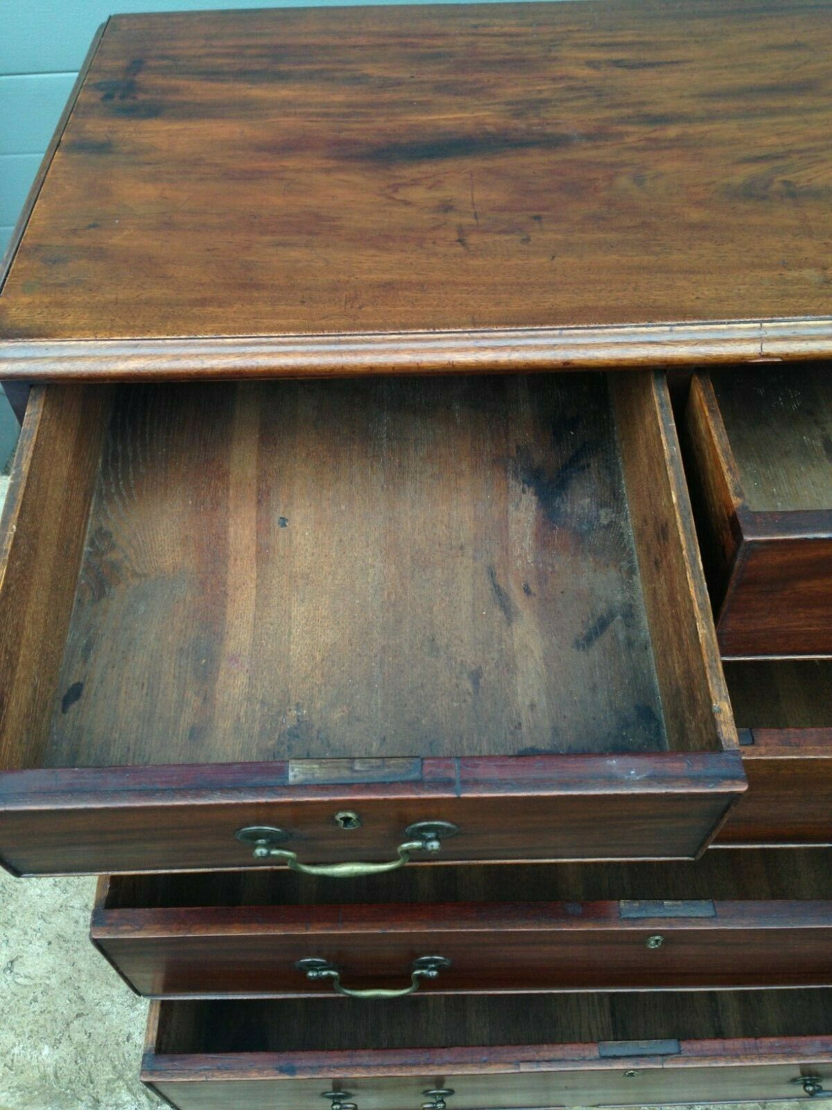 234.....Handsome Early Georgian Mahogany Chest / Antique Chest Of Drawers ( SOLD )