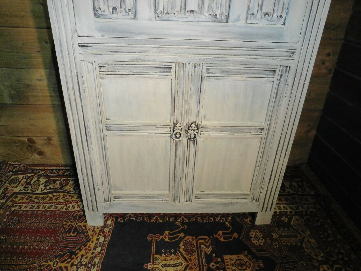 405.....Old Charm Style Drinks Cabinet / Refinished Oak Cocktail Cabinet