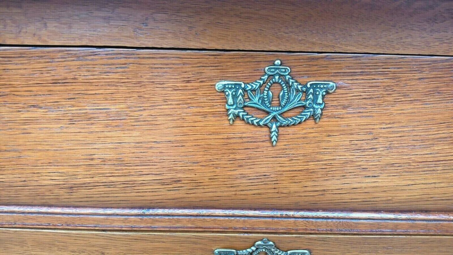 278.....Gorgeous Bijou French Vintage Oak Chest Of Drawers / French Oak Bedside Chest