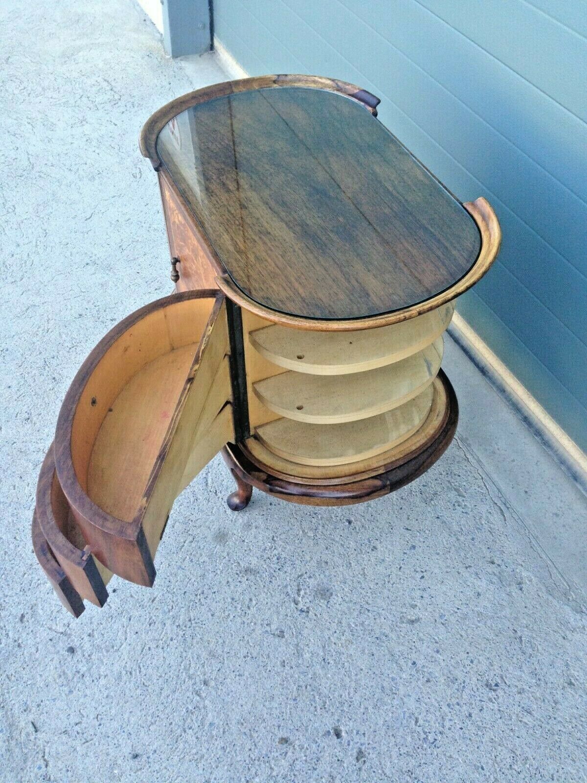 222.....Gorgeous Vintage Walnut Drinks Cabinet / Vintage Cocktail Cabinet