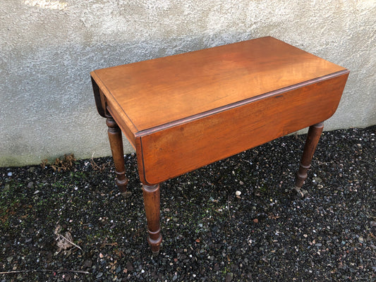 Photos Pembroke table