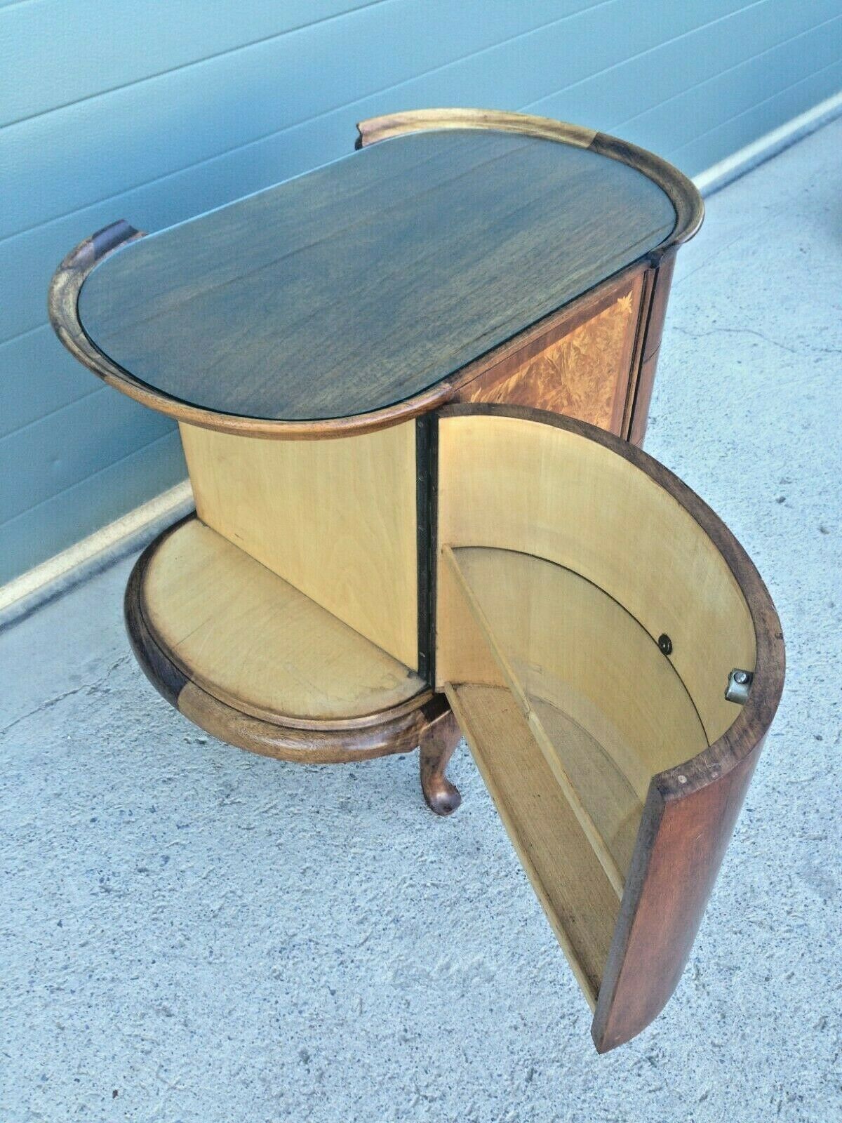 222.....Gorgeous Vintage Walnut Drinks Cabinet / Vintage Cocktail Cabinet