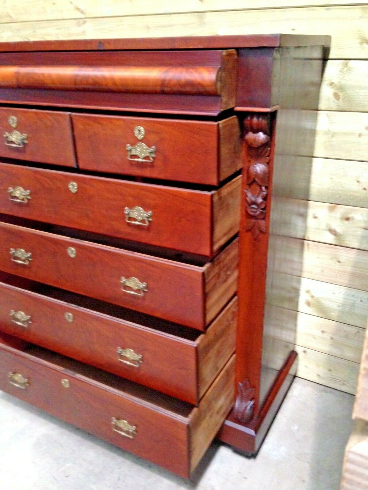 Magnificent Antique Mahogany Chest Of Drawers / Large Chest