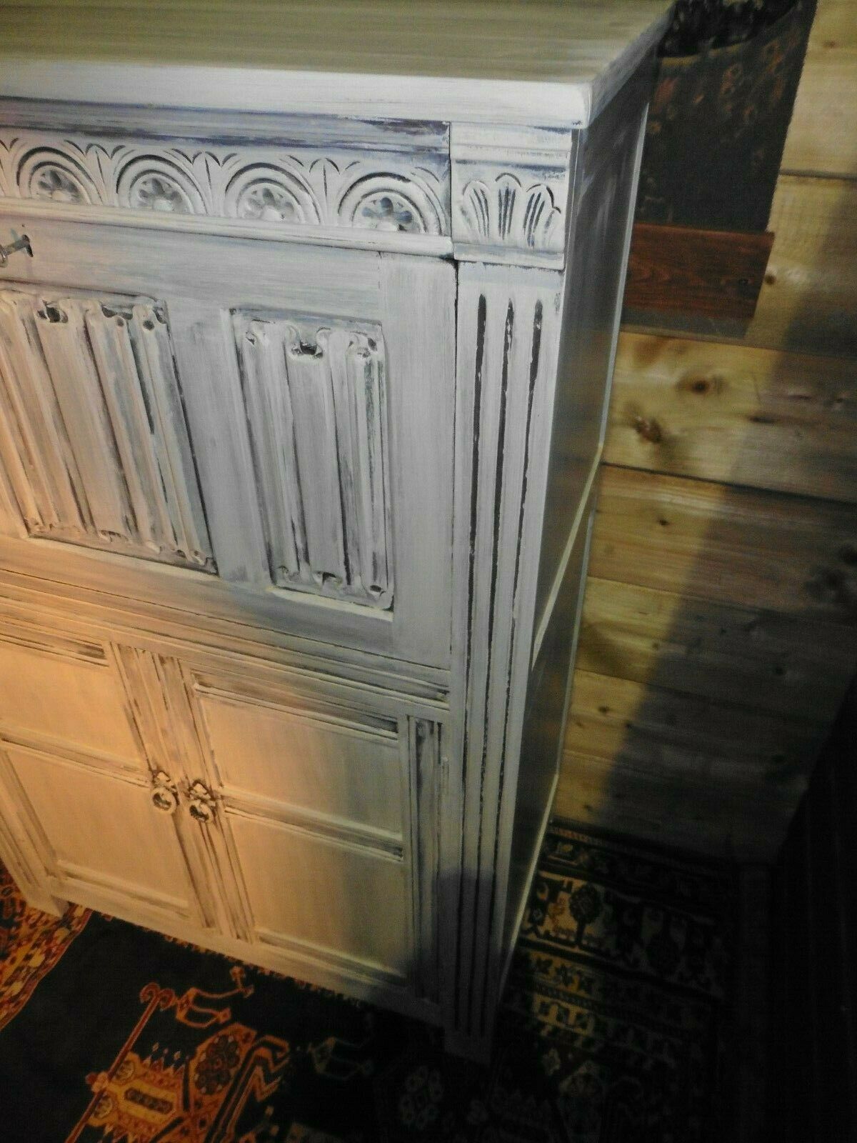 405.....Old Charm Style Drinks Cabinet / Refinished Oak Cocktail Cabinet