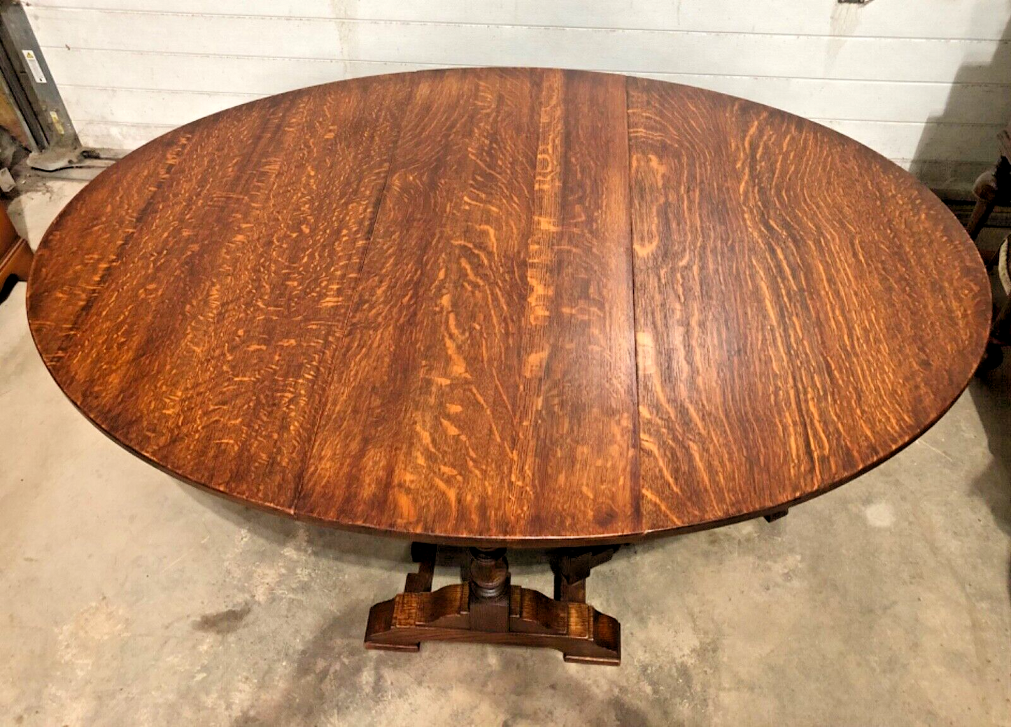 000870.....Handsome Vintage Solid Oak Gateleg / Drop Leaf Dining Table ( sold )