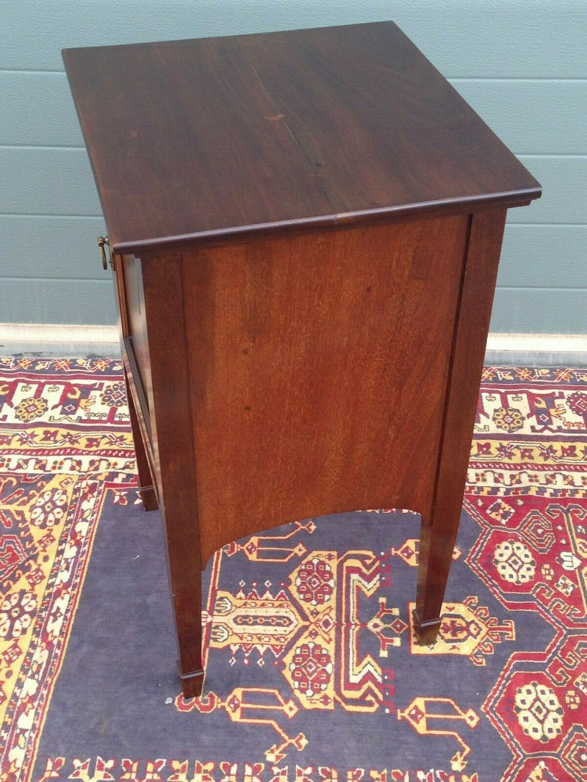 218.....Lovely Edwardian Mahogany Bedside Cupboard / Vintage Bedside Table