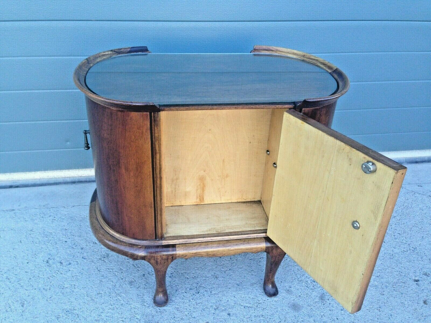 222.....Gorgeous Vintage Walnut Drinks Cabinet / Vintage Cocktail Cabinet