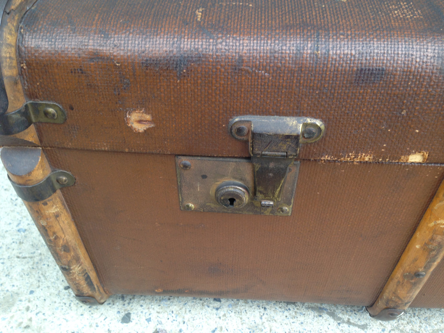 204.....Vintage Travel Trunk / Make Great Coffee Table....SOLD !