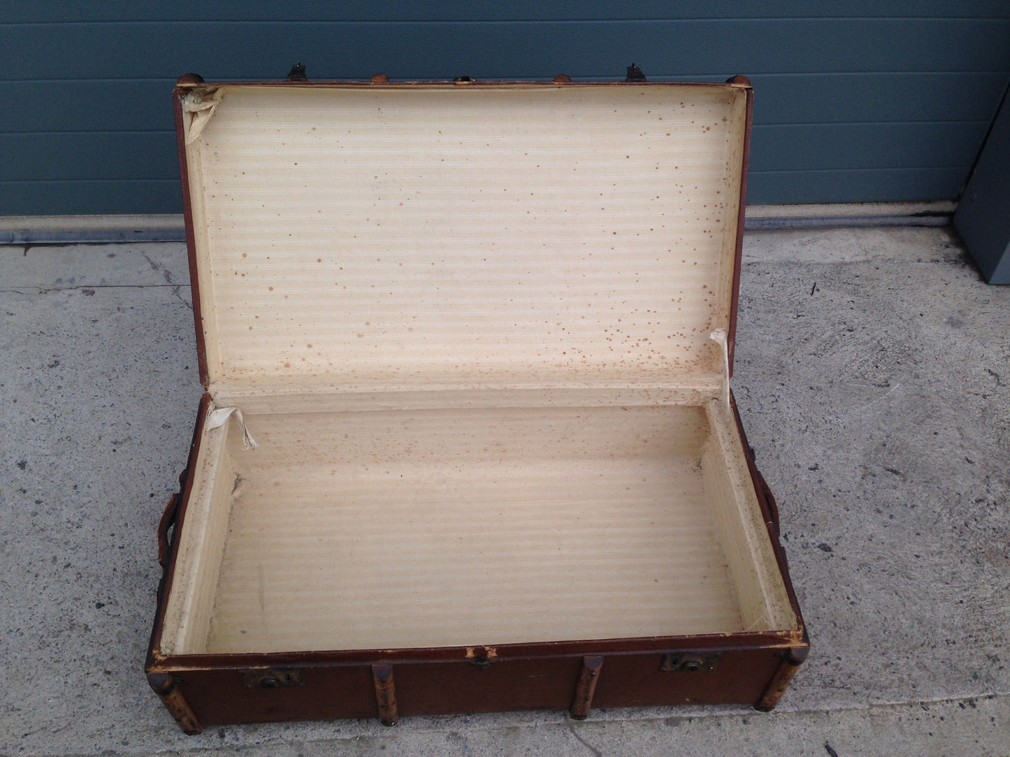 204.....Vintage Travel Trunk / Make Great Coffee Table....SOLD !