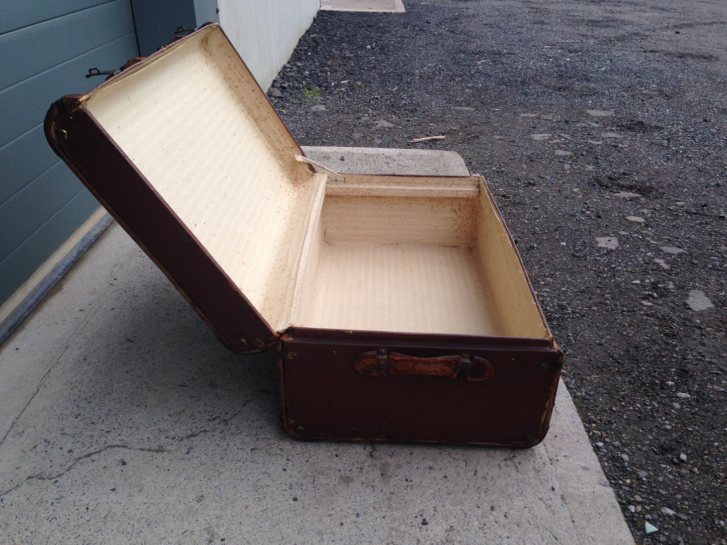 204.....Vintage Travel Trunk / Make Great Coffee Table....SOLD !