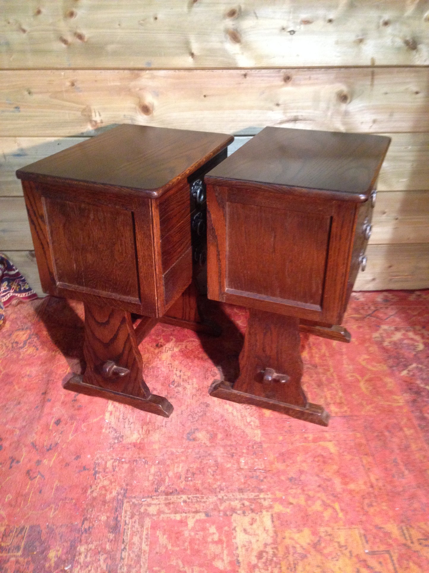 Pair Of Vintage Oak Bedside Chests / Old Charm Style Bedside Chests