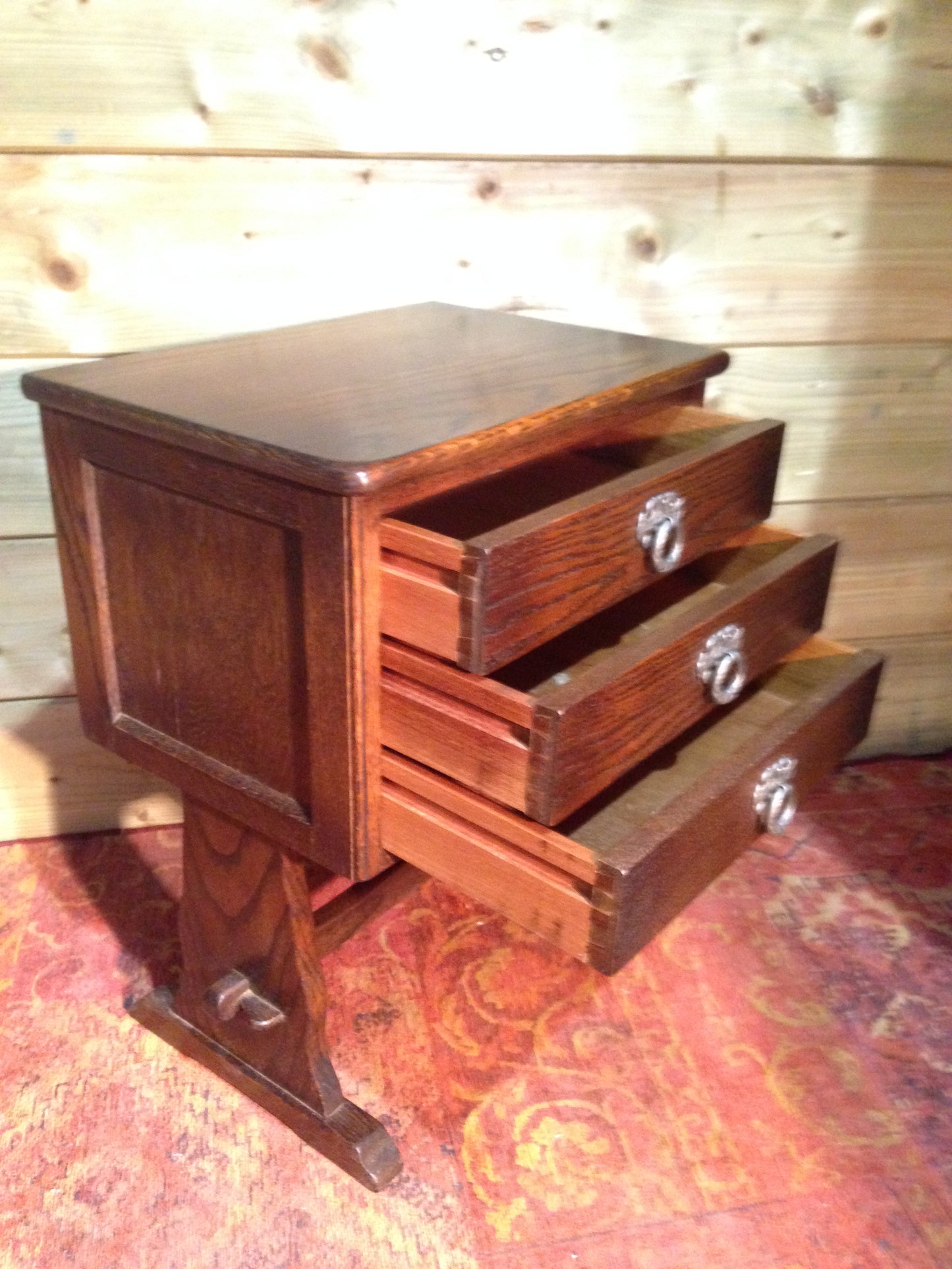 Pair Of Vintage Oak Bedside Chests / Old Charm Style Bedside Chests