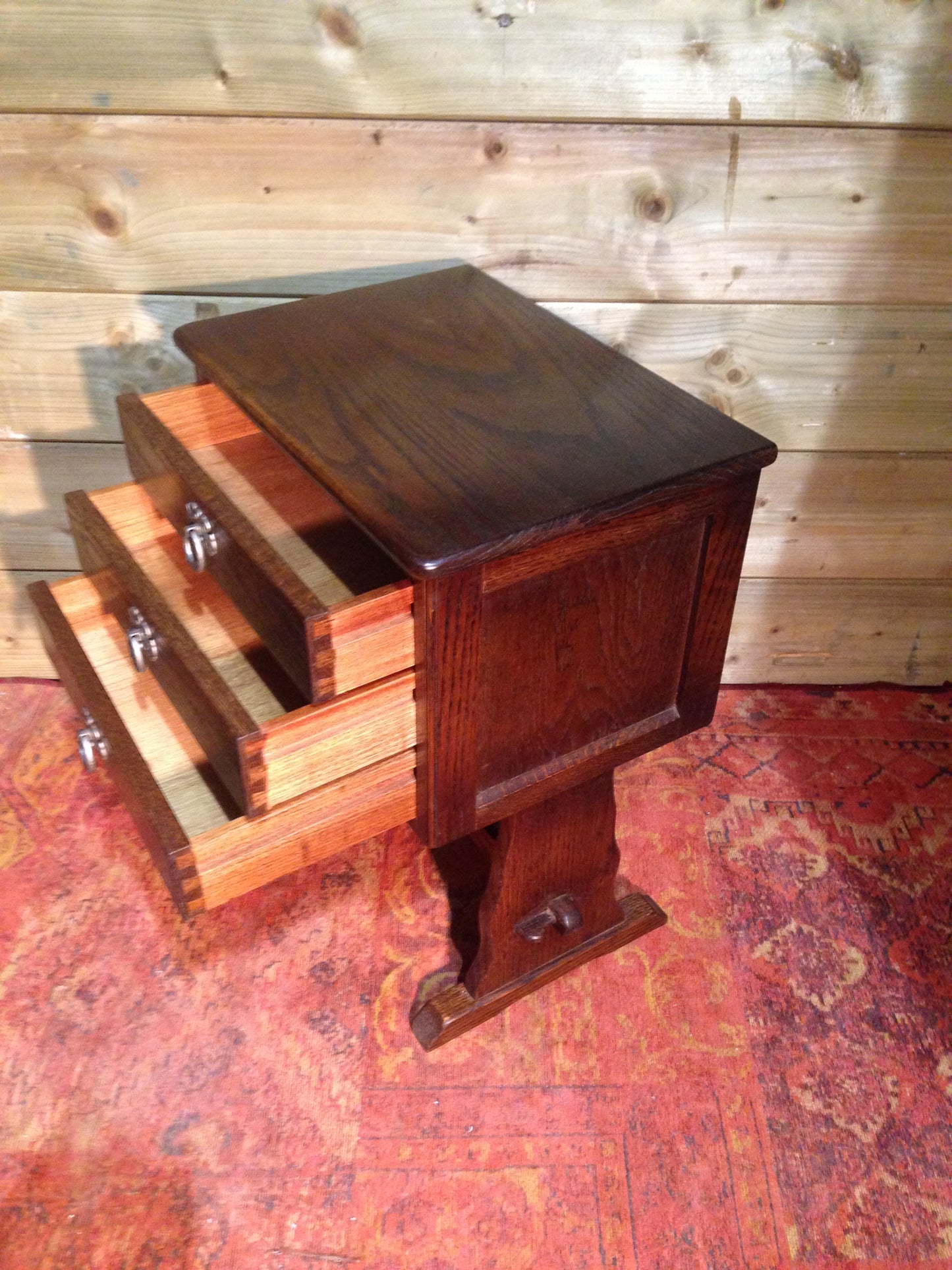 Pair Of Vintage Oak Bedside Chests / Old Charm Style Bedside Chests