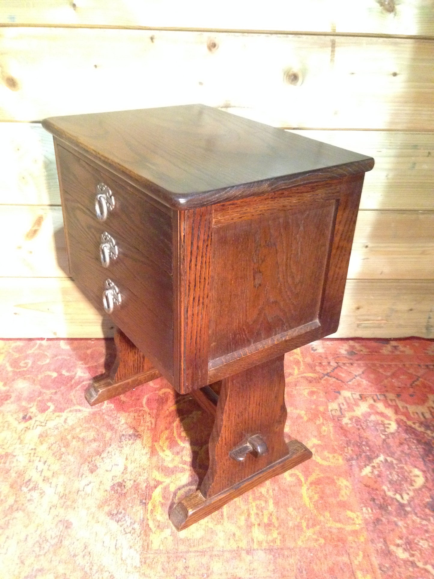 Pair Of Vintage Oak Bedside Chests / Old Charm Style Bedside Chests