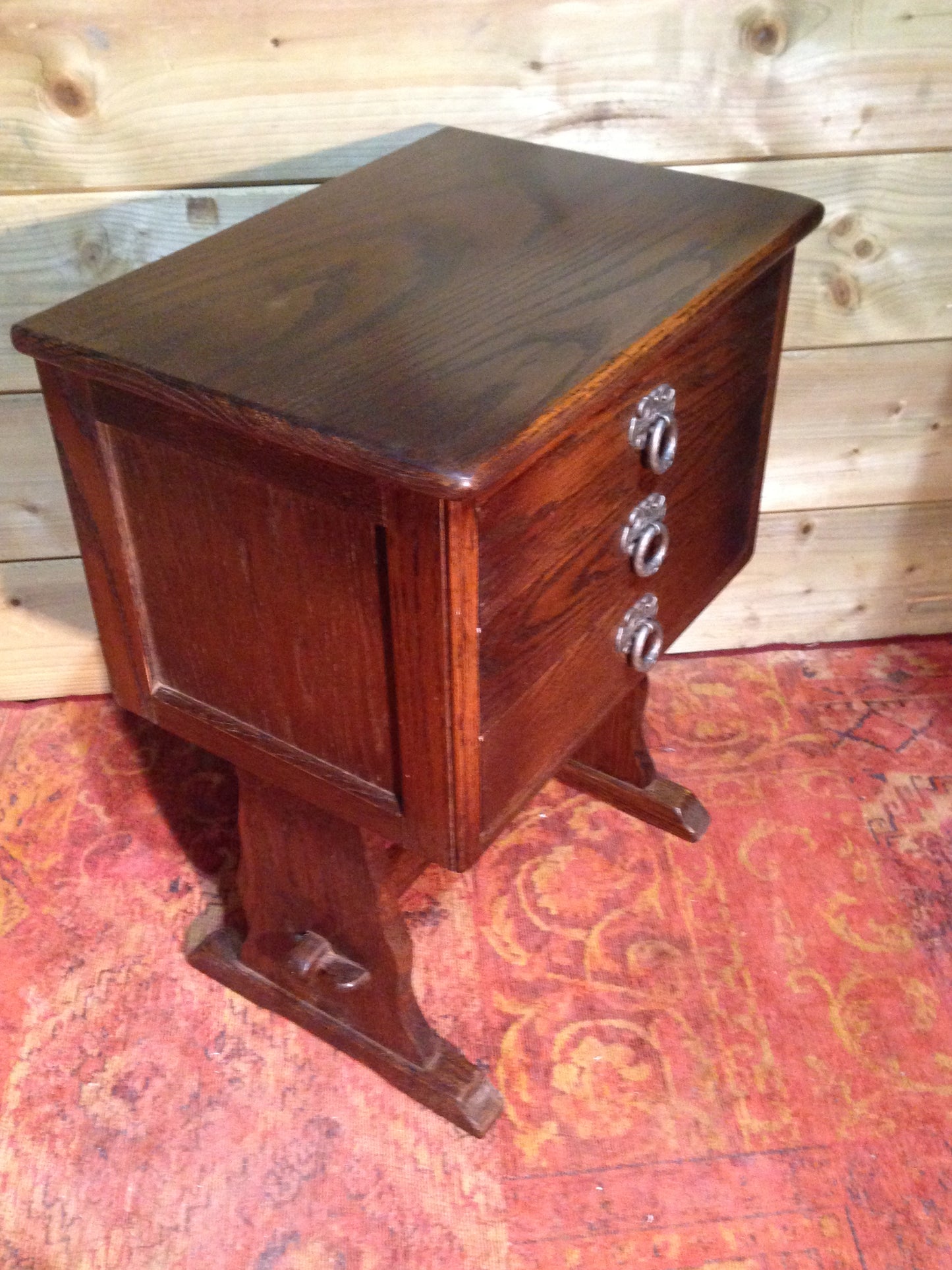 Pair Of Vintage Oak Bedside Chests / Old Charm Style Bedside Chests