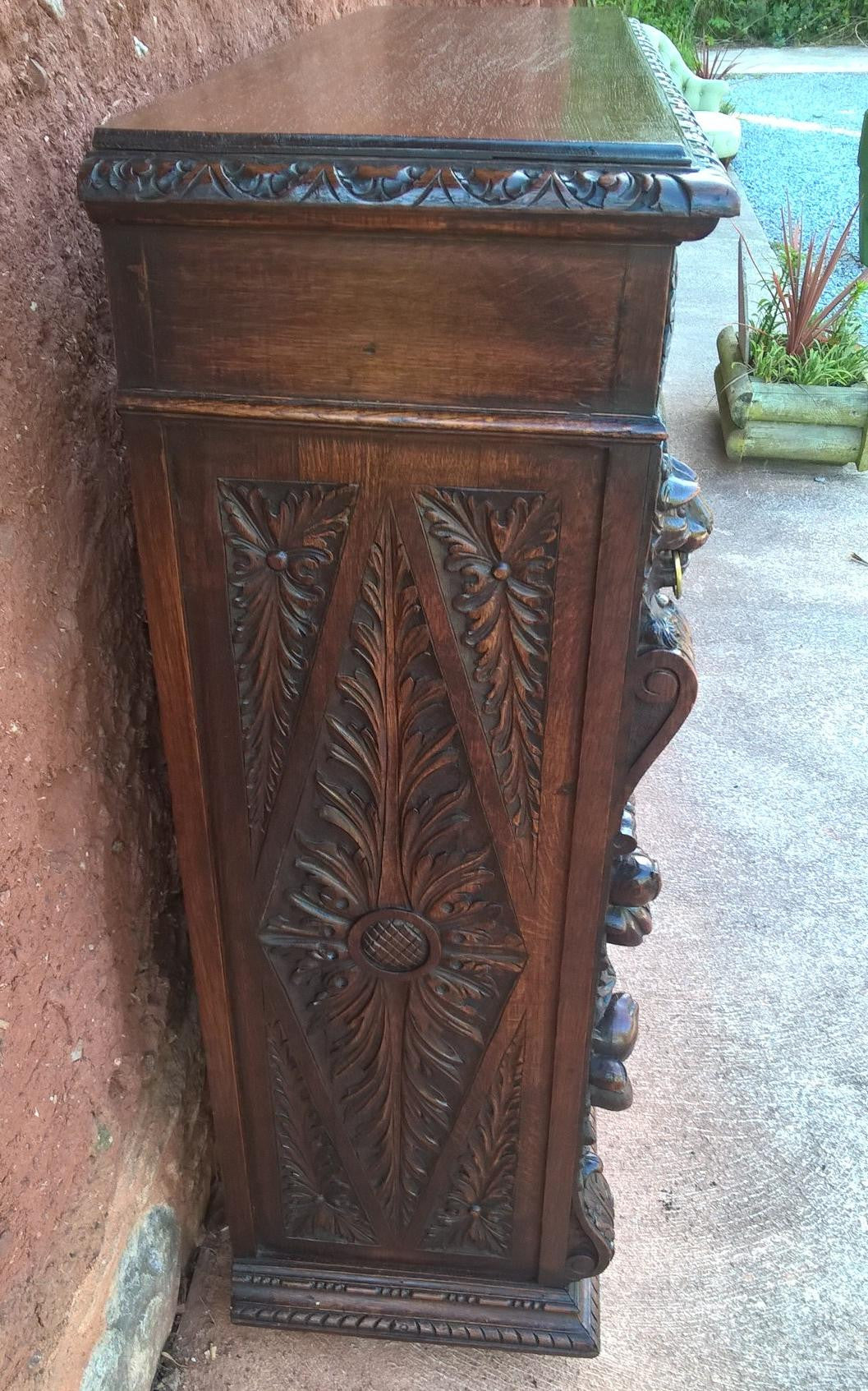 Magnificent Carved Oak Bookcase !