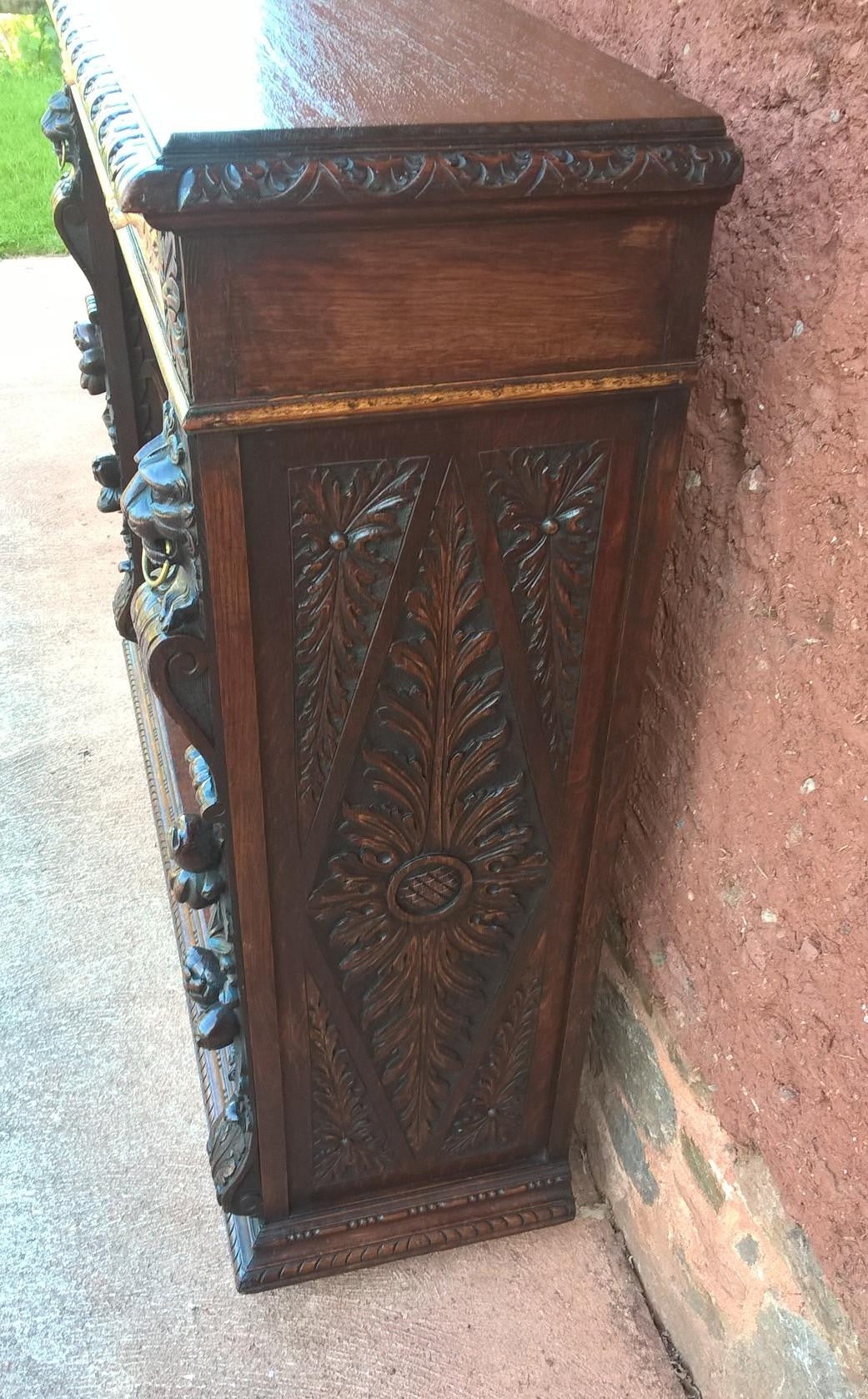 Magnificent Carved Oak Bookcase !
