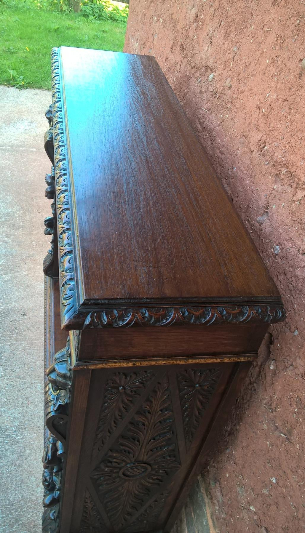 Magnificent Carved Oak Bookcase !