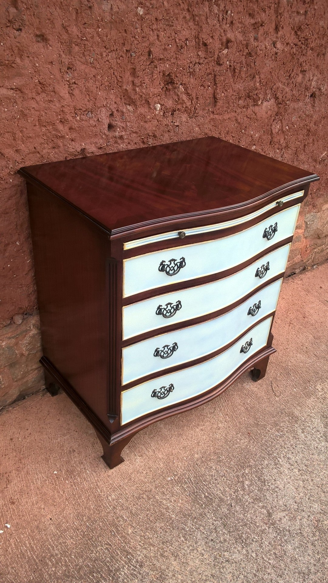 Gorgeous Vintage Chest Of Drawers