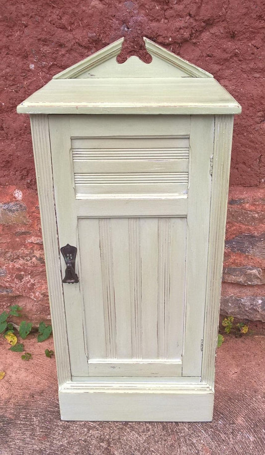 Vintage Shabby Chic Pot Cupboard / Bedside Cabinet