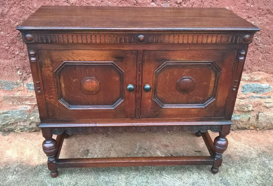 Lovely Vintage Oak Dresser Base / Sideboard / Drinks Cabinet