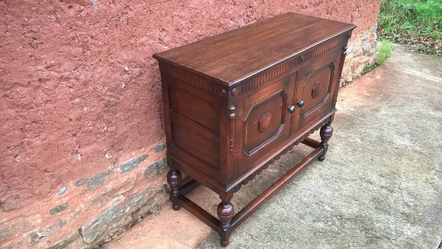 Lovely Vintage Oak Dresser Base / Sideboard / Drinks Cabinet