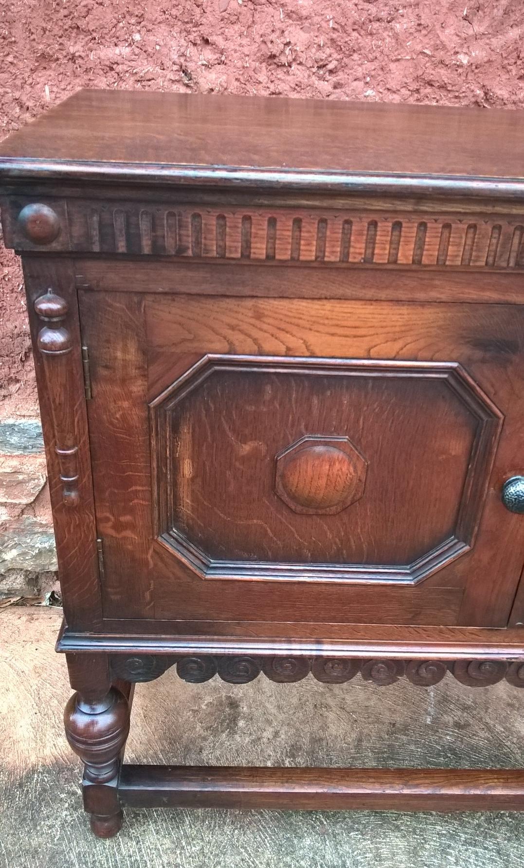 Lovely Vintage Oak Dresser Base / Sideboard / Drinks Cabinet