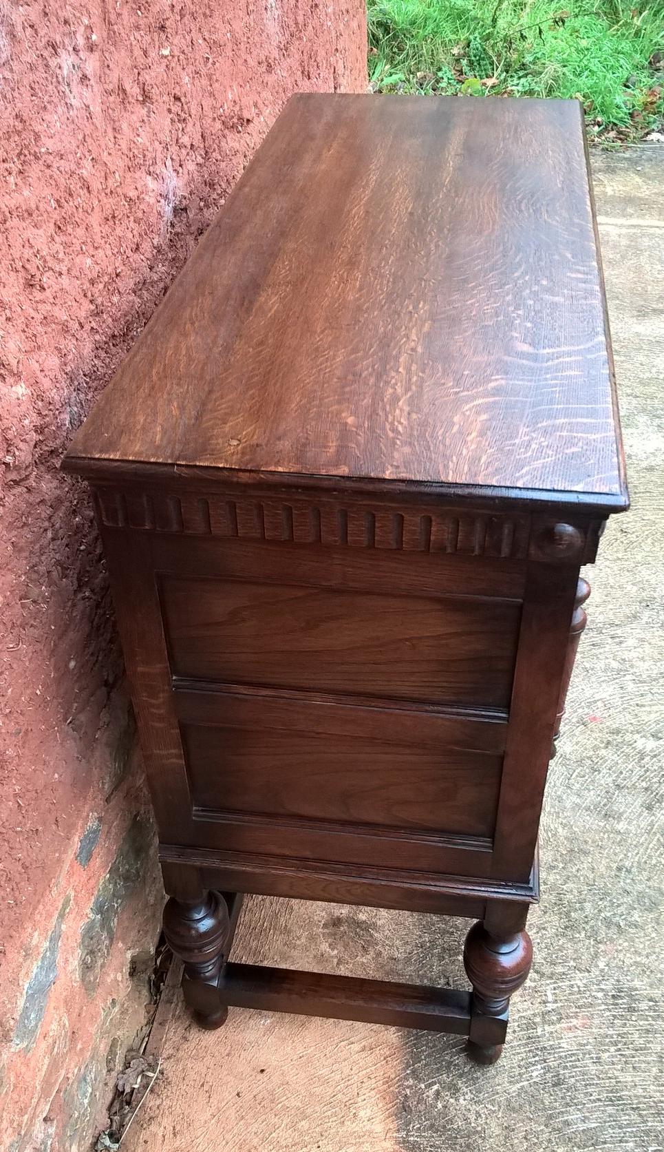 Lovely Vintage Oak Dresser Base / Sideboard / Drinks Cabinet