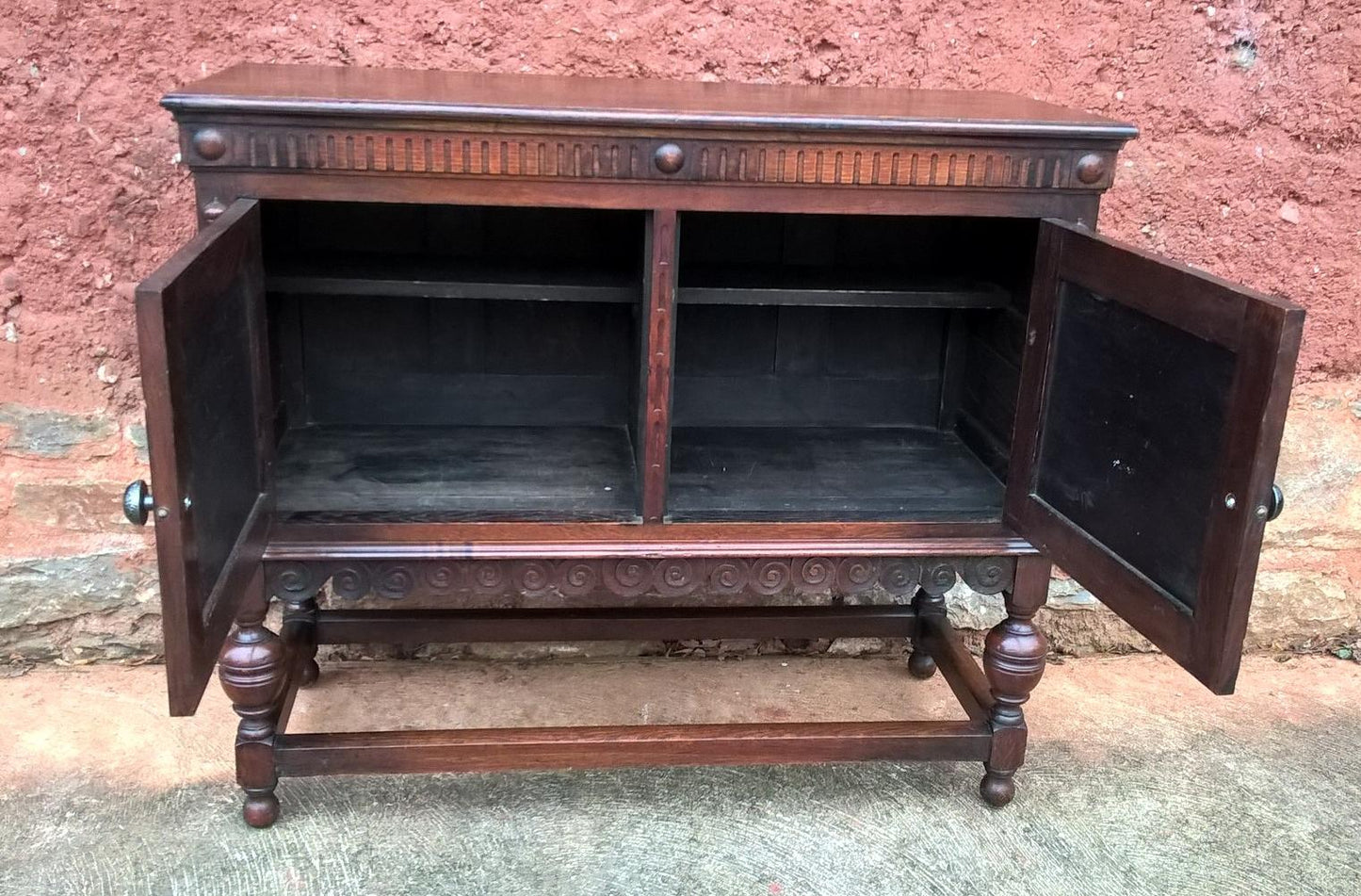 Lovely Vintage Oak Dresser Base / Sideboard / Drinks Cabinet