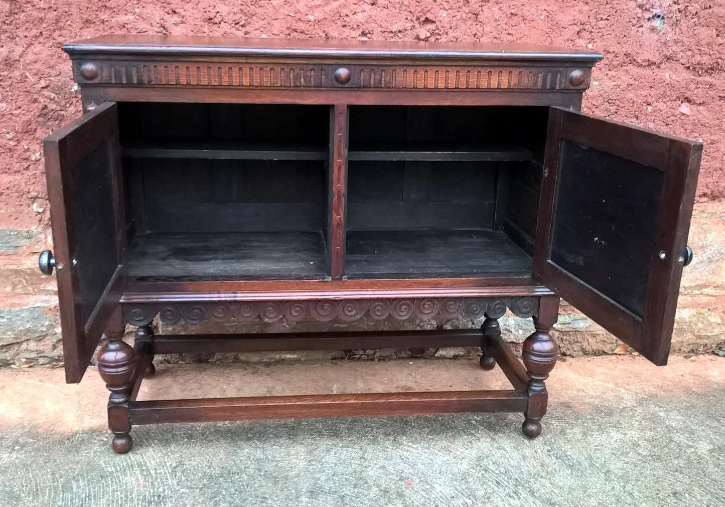 Lovely Vintage Oak Dresser Base / Sideboard / Drinks Cabinet