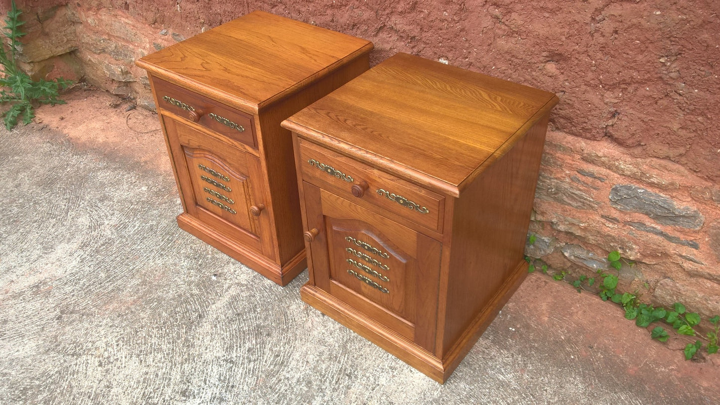 Pair Of Bedside Cabinets / Vintage Bedside Tables / Pair Lamp Tables