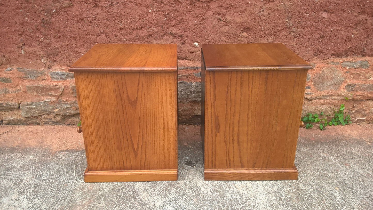 Pair Of Bedside Cabinets / Vintage Bedside Tables / Pair Lamp Tables