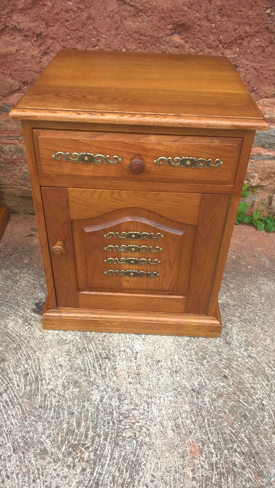 Pair Of Bedside Cabinets / Vintage Bedside Tables / Pair Lamp Tables