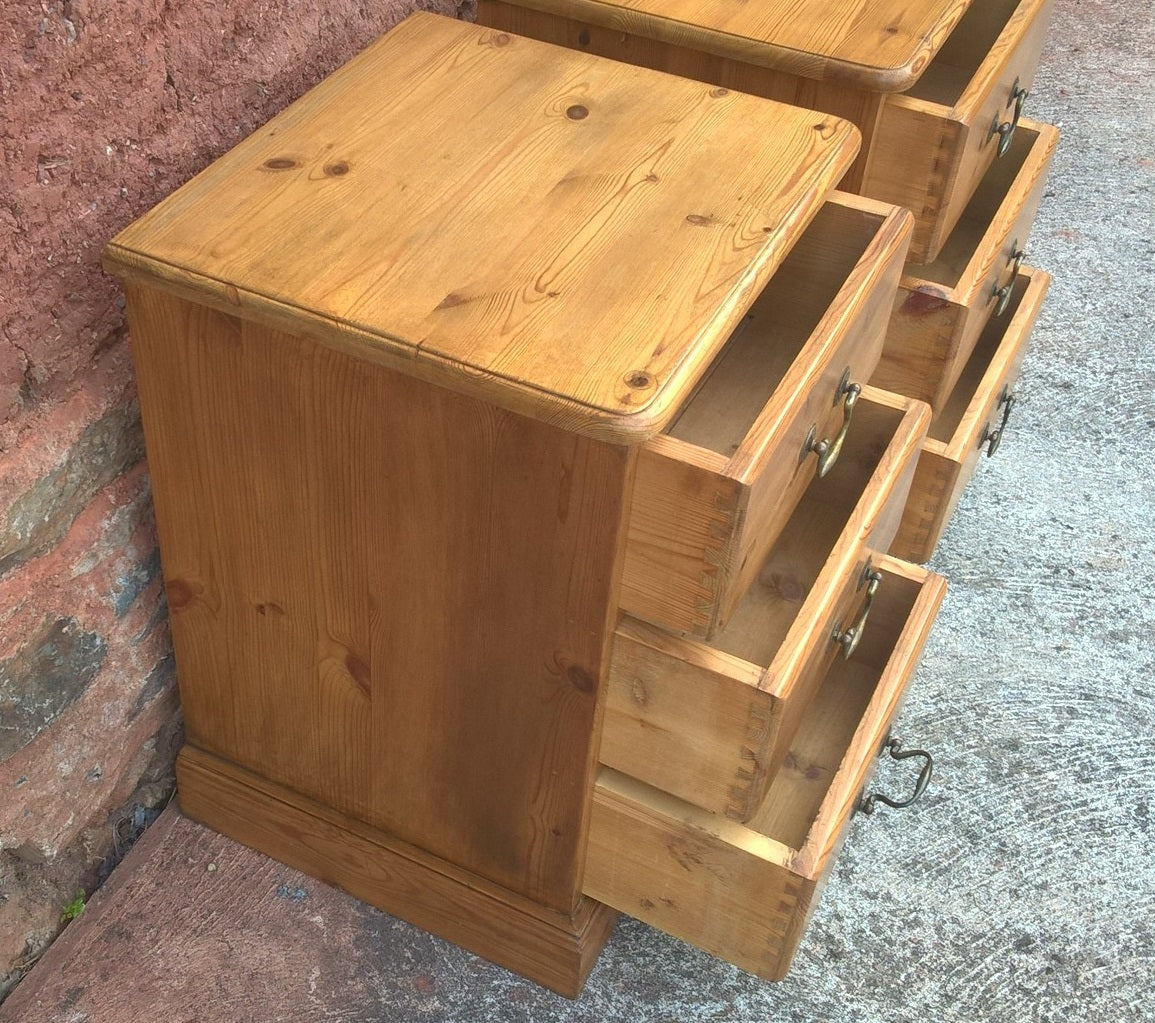 Pair Of Pine Bedside Chests / Good Quality Heavy Pine Bedside Cabinets