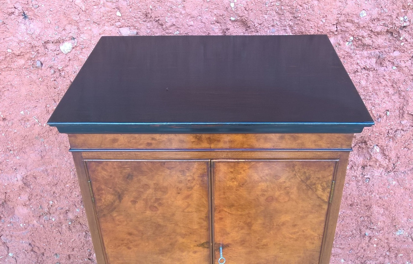 Stunning Burr Walnut Drinks Cabinet / Vintage Cocktail Cabinet
