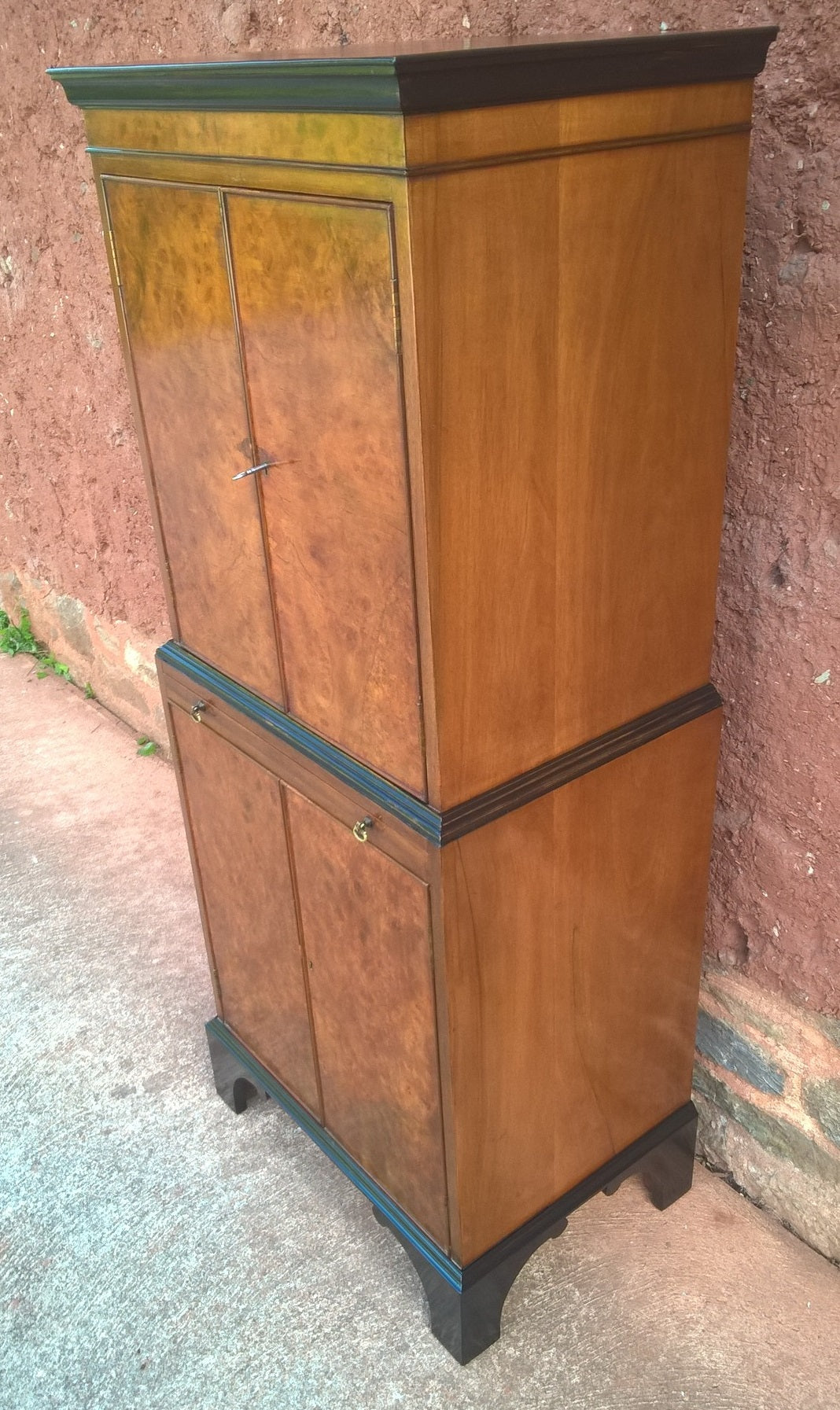 Stunning Burr Walnut Drinks Cabinet / Vintage Cocktail Cabinet