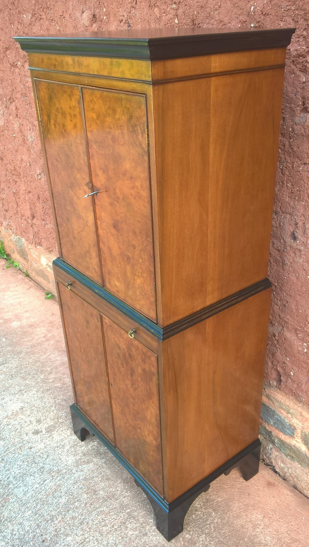 Stunning Burr Walnut Drinks Cabinet / Vintage Cocktail Cabinet