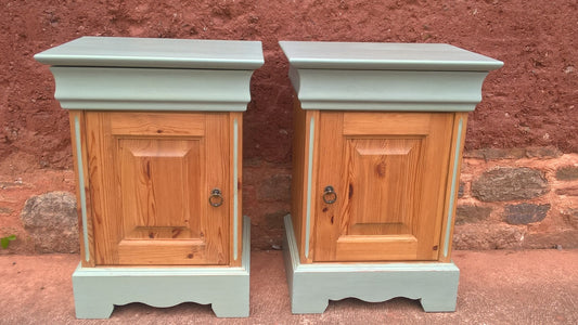 Attractive Pair Of Vintage Bedside Cabinets