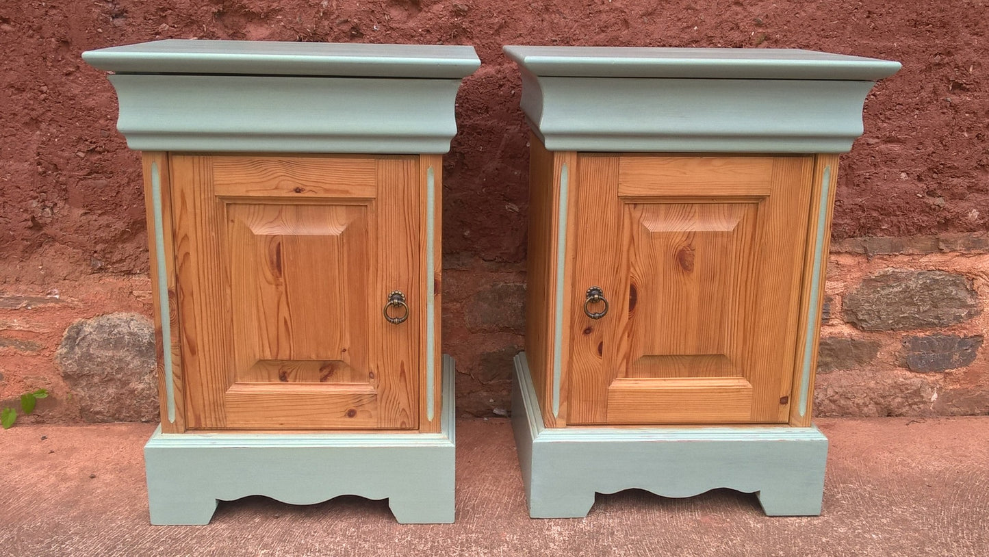 Attractive Pair Of Vintage Bedside Cabinets