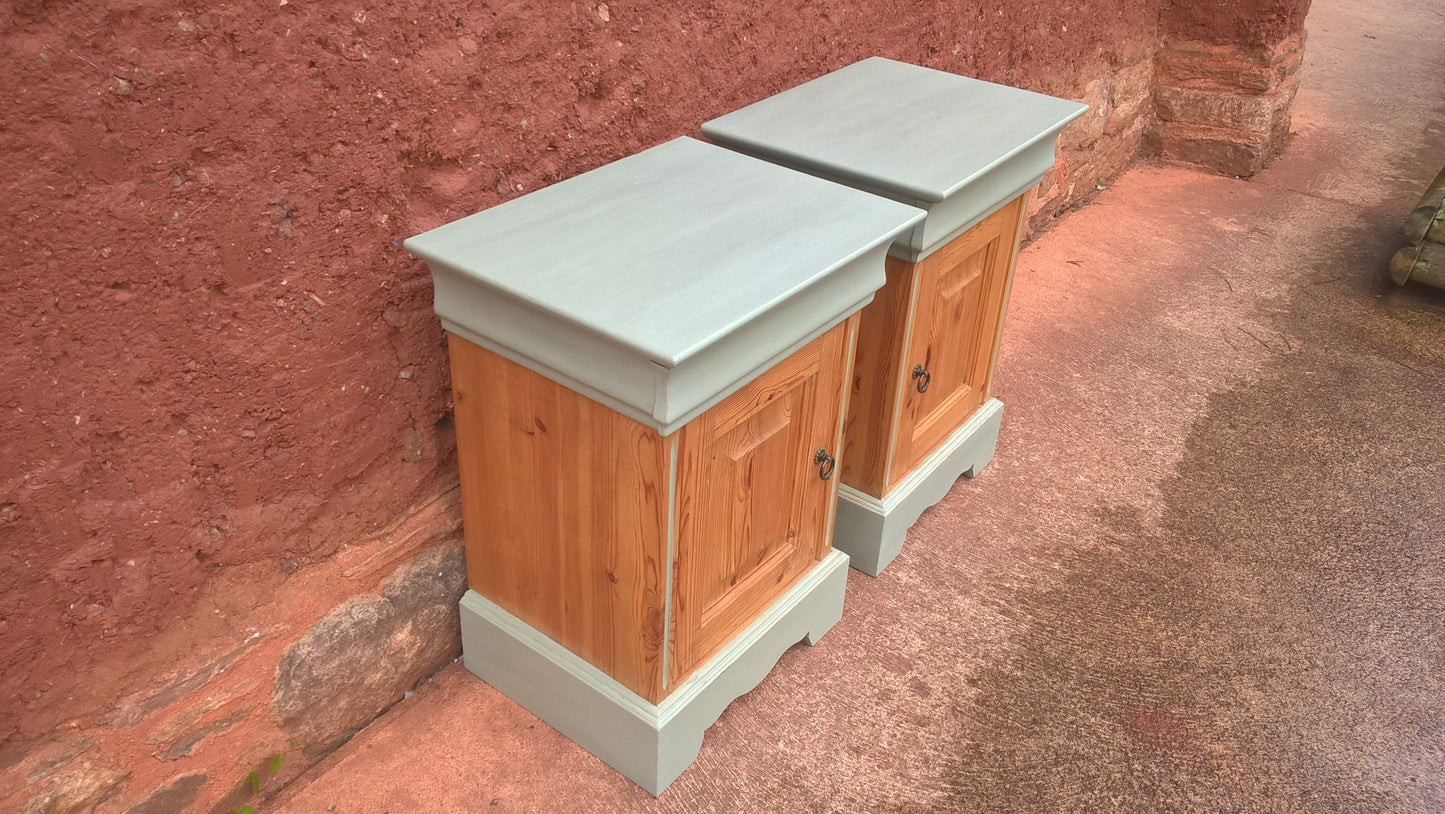 Attractive Pair Of Vintage Bedside Cabinets