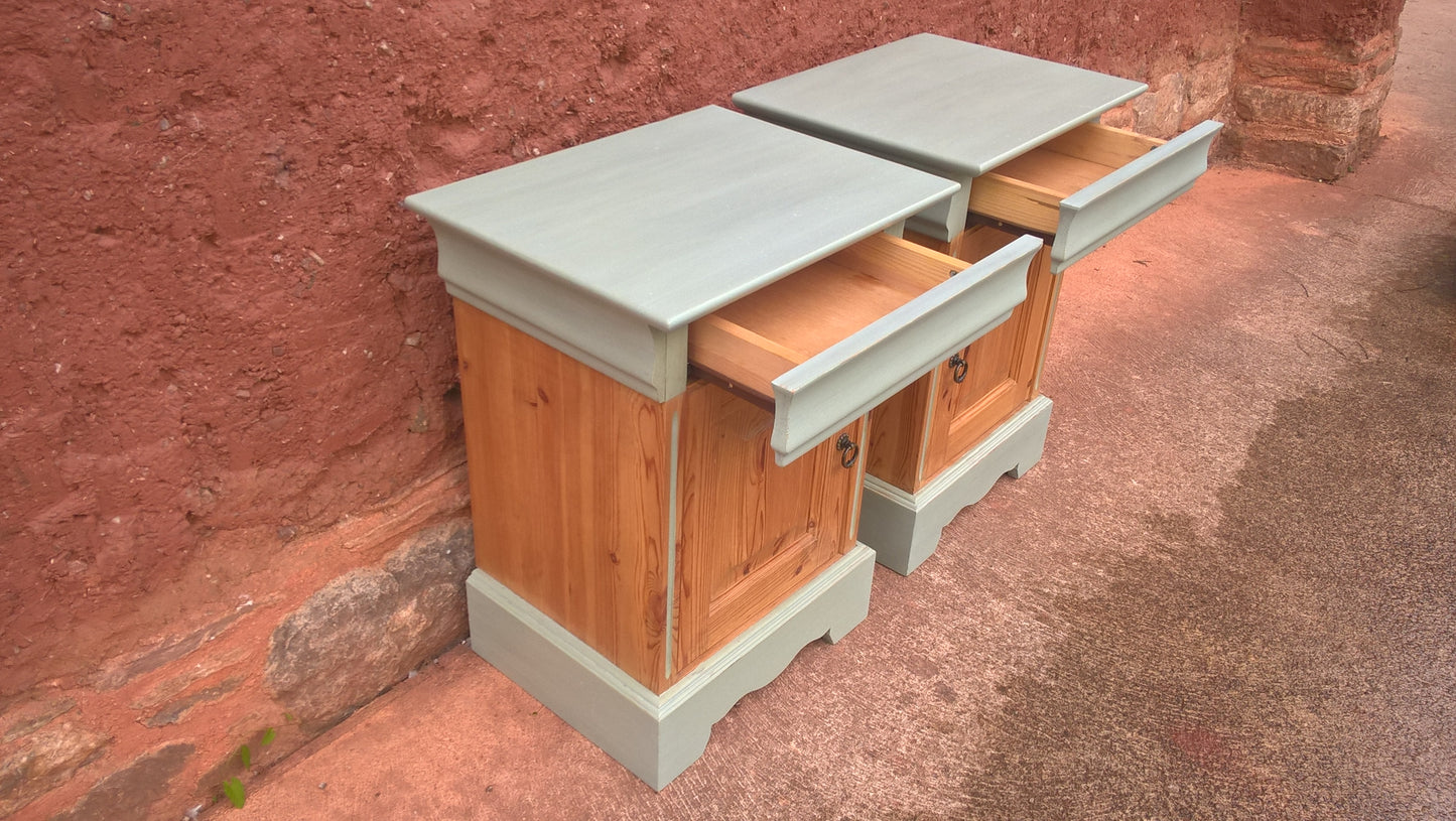 Attractive Pair Of Vintage Bedside Cabinets