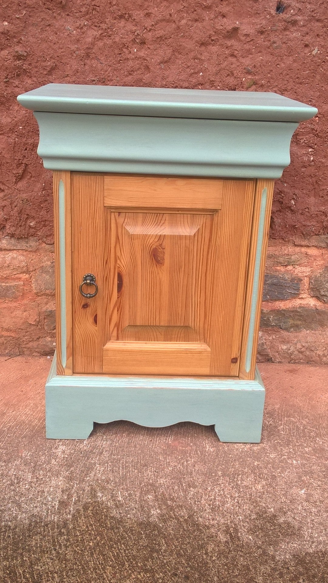 Attractive Pair Of Vintage Bedside Cabinets
