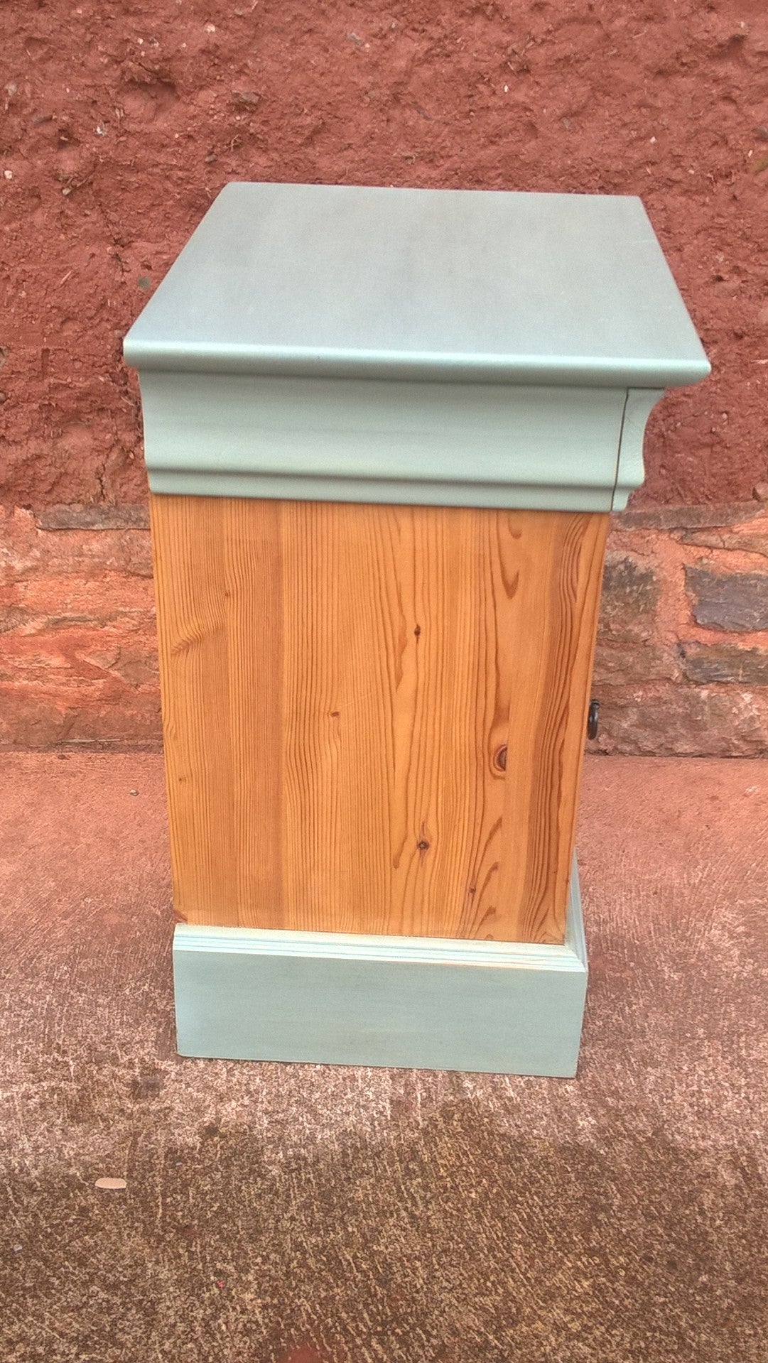 Attractive Pair Of Vintage Bedside Cabinets