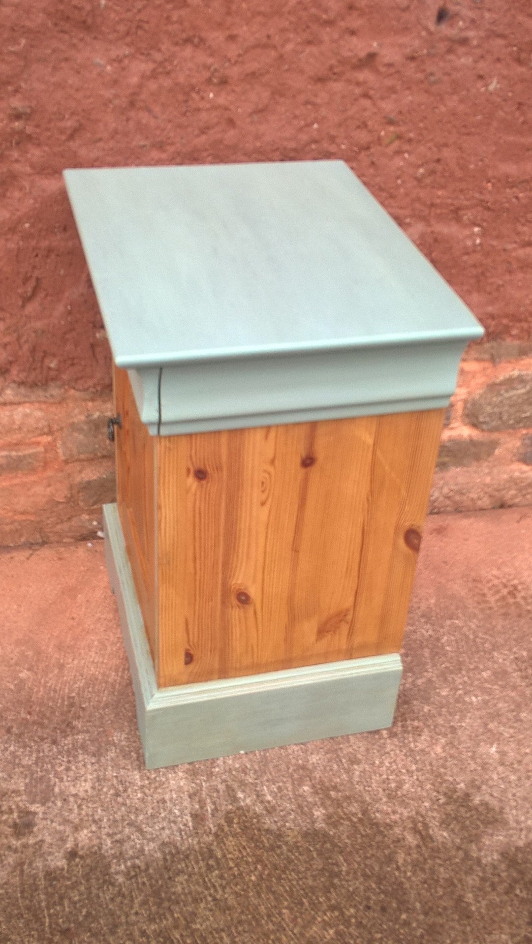 Attractive Pair Of Vintage Bedside Cabinets